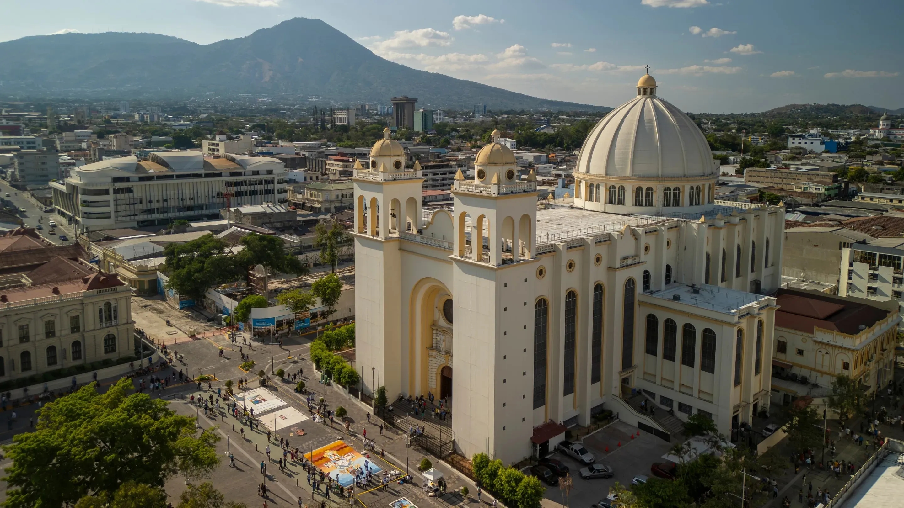 El Salvador background